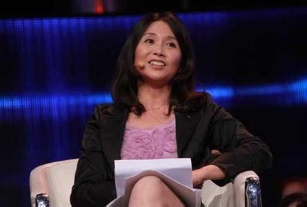 51茄子 泛着冰凉釉光的果实举到眼前海报